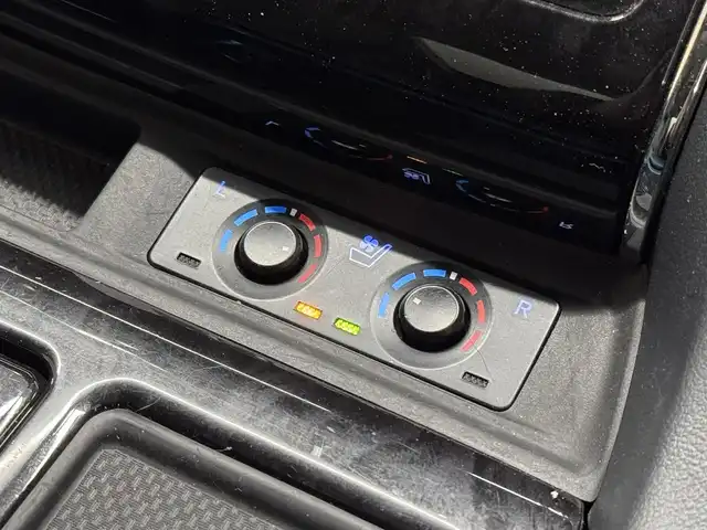 トヨタ アルファード S Cパッケージ 三重県 2020(令2)年 5.7万km ホワイトパールクリスタルシャイン ガソリン/FF/MTモード付インパネCVT/純正 9インチディスプレイオーディオ＋ナビ/（FM/AM/CD*/DVD*/USB/iPod/Bluetooth/TV/Miracast/CarPlay/AndroidAuto）/12.1インチ 後席モニター V12T-R68C/バックガイドモニター/モデリスタエアロ（F/S/R下）、スポーツマフラー/ブラックグリル（社外品?）/両側パワースライドドア/ETC/Toyota Safety Sense/・プリクラッシュセーフティ/・レーントレーシングアシスト/・クリアランスソナー/・パーキングサポートブレーキ/・アダプティブハイビームシステム/・レーダークルコン/・ロードサインアシスト/・先行車発進告知機能/・ブラインドスポットモニター＋リヤクロストラフィックアラート*/など/装備/・ツインムーンルーフ*/・デジタルインナーミラー*/・合皮シート/・パワーシート（D/N）/・エグゼクティブパワーシート（電動リクライニング＆オットマン（N/2nd））/・パワーバックドア/・シートヒーター・ベンチレーション（D/N）/・ステアリングヒーター/・オートライト/・3眼LEDヘッドランプ/・左右・後席独立オートエアコン/・純正18AW/・保/取/・スマートキーx1/など