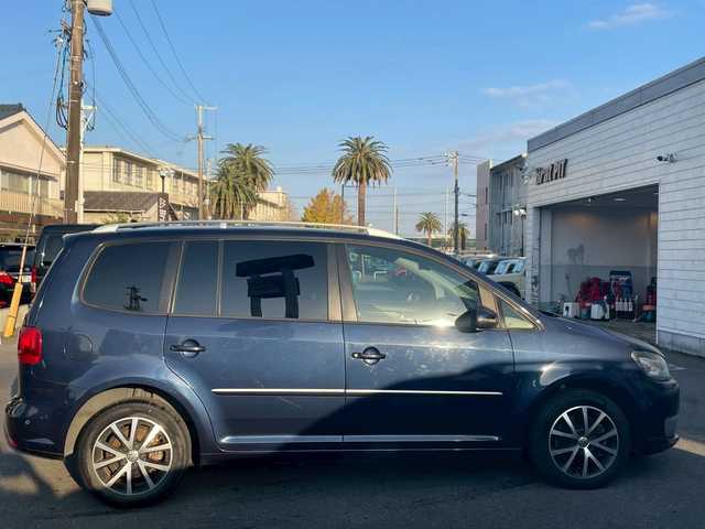 フォルクスワーゲン ゴルフ トゥーラン TSI ハイライン 宮崎県 2014(平26)年 10.5万km 紺Ｍ 純正ナビ/フルセグTV/バックカメラ/ルーフレール/コーナーセンサー/キセノンライト/スペアキー/取扱説明書