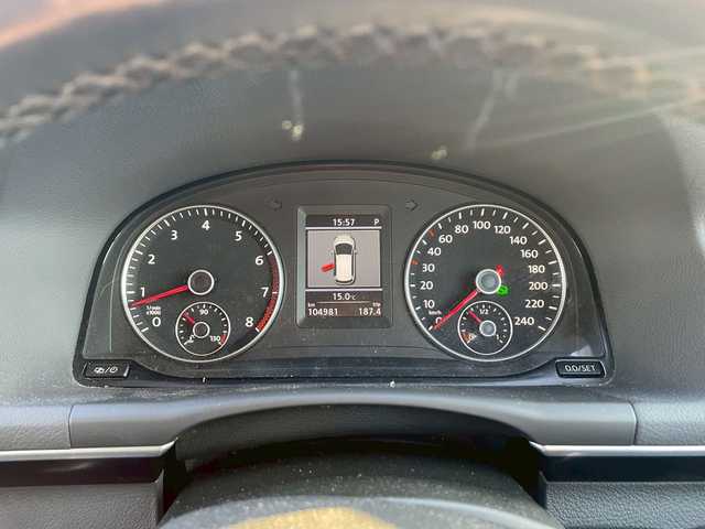 フォルクスワーゲン ゴルフ トゥーラン TSI ハイライン 宮崎県 2014(平26)年 10.5万km 紺Ｍ 純正ナビ/フルセグTV/バックカメラ/ルーフレール/コーナーセンサー/キセノンライト/スペアキー/取扱説明書