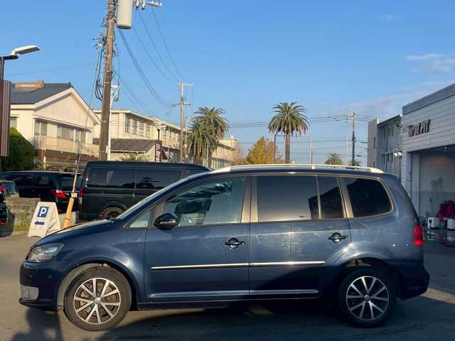フォルクスワーゲン ゴルフ トゥーラン TSI ハイライン 宮崎県 2014(平26)年 10.5万km 紺Ｍ 純正ナビ/フルセグTV/バックカメラ/ルーフレール/コーナーセンサー/キセノンライト/スペアキー/取扱説明書
