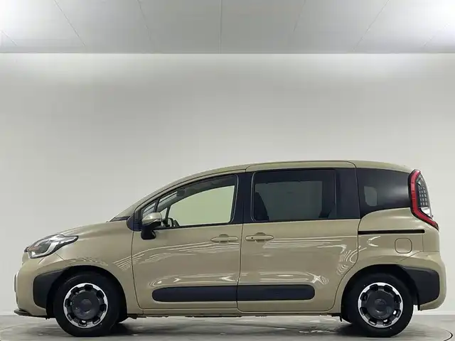 トヨタ シエンタ ハイブリッド Z 埼玉県 2025(令7)年 1.1万km ベージュ 純正１０．５型ナＤＡ　全方位　ＢＳＭ　ＥＴＣ　ドライブレコーダー　ＬＥＤヘッドライト　ＢＳＭ　スマートキー　トヨタセーフティセンス　Ｂｌｕｅｔｏｏｔｈ　ＵＳＢ　フルセグＴＶ　アイドリングストップ