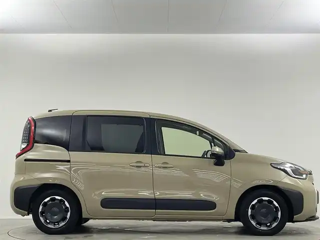 トヨタ シエンタ ハイブリッド Z 埼玉県 2025(令7)年 1.1万km ベージュ 純正１０．５型ナＤＡ　全方位　ＢＳＭ　ＥＴＣ　ドライブレコーダー　ＬＥＤヘッドライト　ＢＳＭ　スマートキー　トヨタセーフティセンス　Ｂｌｕｅｔｏｏｔｈ　ＵＳＢ　フルセグＴＶ　アイドリングストップ