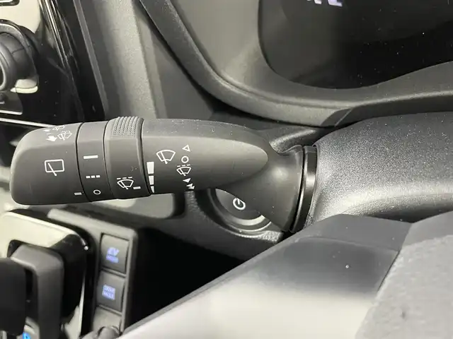 トヨタ シエンタ ハイブリッド Z 埼玉県 2025(令7)年 1.1万km ベージュ 純正１０．５型ナＤＡ　全方位　ＢＳＭ　ＥＴＣ　ドライブレコーダー　ＬＥＤヘッドライト　ＢＳＭ　スマートキー　トヨタセーフティセンス　Ｂｌｕｅｔｏｏｔｈ　ＵＳＢ　フルセグＴＶ　アイドリングストップ