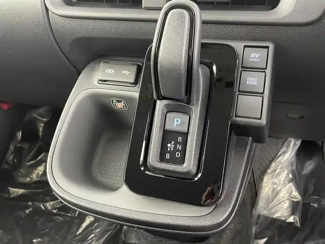 トヨタ シエンタ ハイブリッド Z 埼玉県 2025(令7)年 1.1万km ベージュ 純正１０．５型ナＤＡ　全方位　ＢＳＭ　ＥＴＣ　ドライブレコーダー　ＬＥＤヘッドライト　ＢＳＭ　スマートキー　トヨタセーフティセンス　Ｂｌｕｅｔｏｏｔｈ　ＵＳＢ　フルセグＴＶ　アイドリングストップ