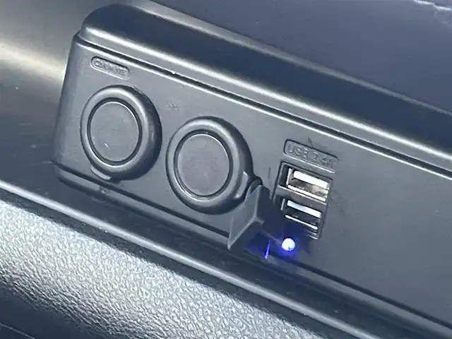 日産 セレナ ハイウェイスター V 滋賀県 2021(令3)年 3.3万km ブリリアントホワイトパール 2トーン 純正10インチナビ/【Bluetooth/CD/DVD/Blu-ray/フルセグTV】/社外フリップダウンモニター/両側パワースライドドア/全方位カメラ/プロパイロット/クリアランスソナー/レーンディパーチャーワーニング/ブラインドスポットワーニング/LEDヘッドライト/オートマチックハイビーム/前方ドライブレコーダー/デジタルインナーミラー/電動パーキングブレーキ/オートブレーキホールド/ビルトインETC/純正フロアマット/後席ロールサンシェード/プッシュスタート/スマートキー/ステアリングリモコン