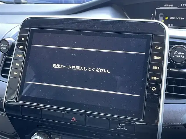 日産 セレナ ハイウェイスター V 滋賀県 2021(令3)年 3.3万km ブリリアントホワイトパール 2トーン 純正10インチナビ/【Bluetooth/CD/DVD/Blu-ray/フルセグTV】/社外フリップダウンモニター/両側パワースライドドア/全方位カメラ/プロパイロット/クリアランスソナー/レーンディパーチャーワーニング/ブラインドスポットワーニング/LEDヘッドライト/オートマチックハイビーム/前方ドライブレコーダー/デジタルインナーミラー/電動パーキングブレーキ/オートブレーキホールド/ビルトインETC/純正フロアマット/後席ロールサンシェード/プッシュスタート/スマートキー/ステアリングリモコン