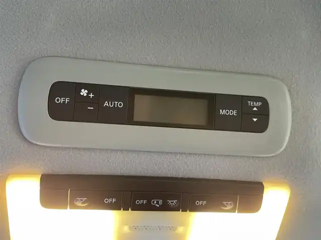 日産 セレナ ハイウェイスター V 滋賀県 2021(令3)年 3.3万km ブリリアントホワイトパール 2トーン 純正10インチナビ/【Bluetooth/CD/DVD/Blu-ray/フルセグTV】/社外フリップダウンモニター/両側パワースライドドア/全方位カメラ/プロパイロット/クリアランスソナー/レーンディパーチャーワーニング/ブラインドスポットワーニング/LEDヘッドライト/オートマチックハイビーム/前方ドライブレコーダー/デジタルインナーミラー/電動パーキングブレーキ/オートブレーキホールド/ビルトインETC/純正フロアマット/後席ロールサンシェード/プッシュスタート/スマートキー/ステアリングリモコン