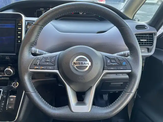 日産 セレナ ハイウェイスター V 滋賀県 2021(令3)年 3.3万km ブリリアントホワイトパール 2トーン 純正10インチナビ/【Bluetooth/CD/DVD/Blu-ray/フルセグTV】/社外フリップダウンモニター/両側パワースライドドア/全方位カメラ/プロパイロット/クリアランスソナー/レーンディパーチャーワーニング/ブラインドスポットワーニング/LEDヘッドライト/オートマチックハイビーム/前方ドライブレコーダー/デジタルインナーミラー/電動パーキングブレーキ/オートブレーキホールド/ビルトインETC/純正フロアマット/後席ロールサンシェード/プッシュスタート/スマートキー/ステアリングリモコン