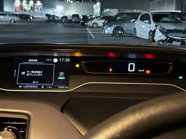 日産 セレナ ハイウェイスター V 滋賀県 2021(令3)年 3.3万km ブリリアントホワイトパール 2トーン 純正10インチナビ/【Bluetooth/CD/DVD/Blu-ray/フルセグTV】/社外フリップダウンモニター/両側パワースライドドア/全方位カメラ/プロパイロット/クリアランスソナー/レーンディパーチャーワーニング/ブラインドスポットワーニング/LEDヘッドライト/オートマチックハイビーム/前方ドライブレコーダー/デジタルインナーミラー/電動パーキングブレーキ/オートブレーキホールド/ビルトインETC/純正フロアマット/後席ロールサンシェード/プッシュスタート/スマートキー/ステアリングリモコン