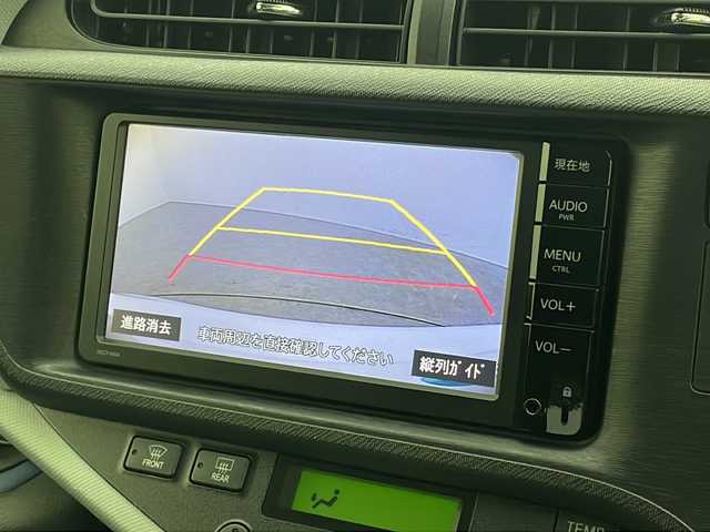 トヨタ アクア S 新潟県 2014(平26)年 6.5万km ライムホワイトパールクリスタルシャイン ディーラー純正メモリナビ/(NSCP-W64)/(CD.ワンセグ.Bluetooth)/バックカメラ/オートライト/コーナーセンサー/オートエアコン/プッシュスタート/スマートキー×2/純正フロアマット