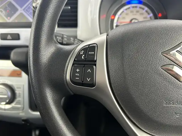 スズキ ハスラー G 千葉県 2015(平27)年 4.3万km フェニックスレッドパール/ブルーイッシュブラックパール スズキレーダーブレーキサポート/純正スマートフォン連携ナビ/・Bluetooth/ワンセグTV/・バックカメラ/D席シートヒーター/純正フロアマット/純正ドアバイザー/ハロゲンヘッドライト/・ヘッドライトイベライザー/アイドリングストップ/プッシュスタート/・スマートキー