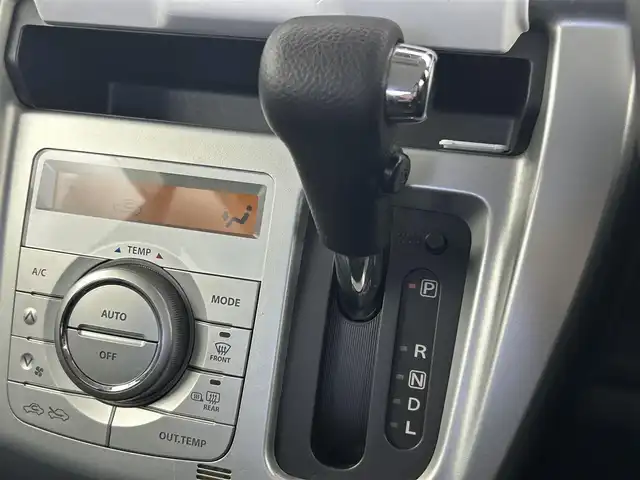 スズキ ハスラー G 千葉県 2015(平27)年 4.3万km フェニックスレッドパール/ブルーイッシュブラックパール スズキレーダーブレーキサポート/純正スマートフォン連携ナビ/・Bluetooth/ワンセグTV/・バックカメラ/D席シートヒーター/純正フロアマット/純正ドアバイザー/ハロゲンヘッドライト/・ヘッドライトイベライザー/アイドリングストップ/プッシュスタート/・スマートキー