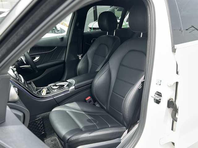 メルセデス・ベンツ Ｃ２２０ｄ アバンギャルド　AMGライン 大阪府 2018(平30)年 7万km ダイヤモンドホワイト エアサス/パーキングアシスト/レザーシート/前席パワーシート/前席シートヒーター/前席メモリーシート/純正ナビ/フルセグTV/Bluetooth/バックカメラ/レーダークルーズコントロール/トランクオープナーボタン/純正ドライブレコーダー/パドルシフト/BSM/3点エアバッグ/ETC2.0/スマートキー