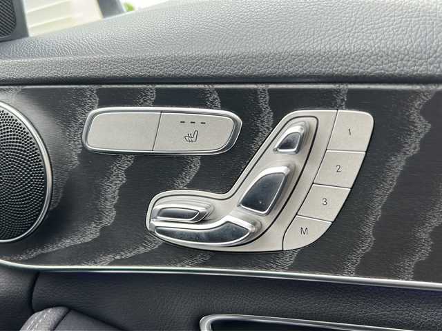 メルセデス・ベンツ Ｃ２２０ｄ アバンギャルド　AMGライン 大阪府 2018(平30)年 7万km ダイヤモンドホワイト エアサス/パーキングアシスト/レザーシート/前席パワーシート/前席シートヒーター/前席メモリーシート/純正ナビ/フルセグTV/Bluetooth/バックカメラ/レーダークルーズコントロール/トランクオープナーボタン/純正ドライブレコーダー/パドルシフト/BSM/3点エアバッグ/ETC2.0/スマートキー