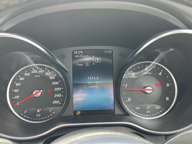 メルセデス・ベンツ Ｃ２２０ｄ アバンギャルド　AMGライン 大阪府 2018(平30)年 7万km ダイヤモンドホワイト エアサス/パーキングアシスト/レザーシート/前席パワーシート/前席シートヒーター/前席メモリーシート/純正ナビ/フルセグTV/Bluetooth/バックカメラ/レーダークルーズコントロール/トランクオープナーボタン/純正ドライブレコーダー/パドルシフト/BSM/3点エアバッグ/ETC2.0/スマートキー