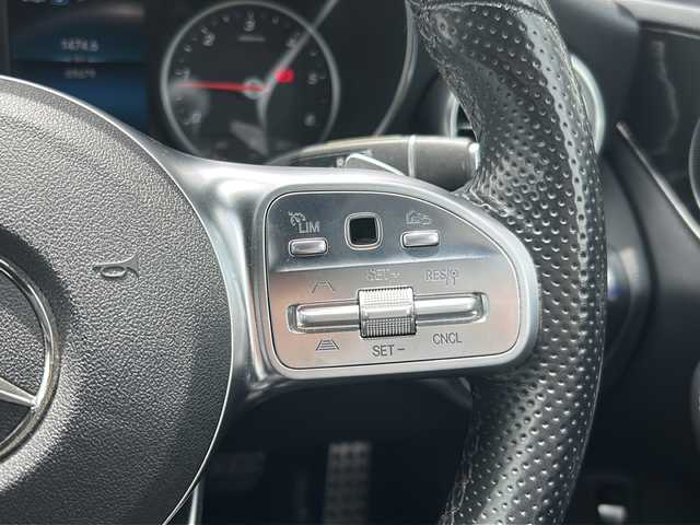 メルセデス・ベンツ Ｃ２２０ｄ アバンギャルド　AMGライン 大阪府 2018(平30)年 7万km ダイヤモンドホワイト エアサス/パーキングアシスト/レザーシート/前席パワーシート/前席シートヒーター/前席メモリーシート/純正ナビ/フルセグTV/Bluetooth/バックカメラ/レーダークルーズコントロール/トランクオープナーボタン/純正ドライブレコーダー/パドルシフト/BSM/3点エアバッグ/ETC2.0/スマートキー