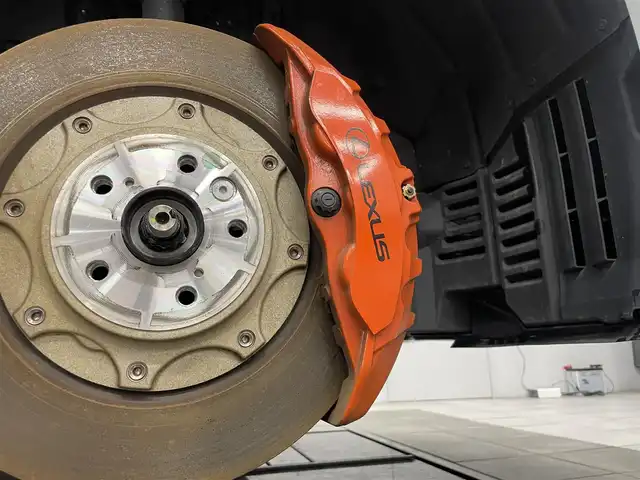 レクサス ＲＸ 350 Fスポーツ 群馬県 2023(令5)年 1.5万km ホワイトノーヴァガラスフレーク パノラマルーフ/F SPORTブラック塗装ルーフレール/F SPORTオレンジブレーキキャリパー/後席電動シート/・後席電動リクライニング/電動格納機能/・後席シートヒーター/シートベンチレーション/・輻射ヒーター(運転席/助手席)/デジタルインナーミラー/＝＝＝＝＝＝/純正14インチディスプレイオーディオ/(AM/FM/Bluetooth/フルセグTV/USB/AppleCarPlay/AndroidAuto)/パノラミックビューモニター/パワーバックドア/Lexus Safety System/・プリクラッシュセーフティシステム（検知機能付衝突回避支援タイプ）/・レーンディパーチャーアラート/・レーダークルーズコントロール（全車速追従機能付）/・レーントレーシングアシスト/レーンチェンジアシスト/・フロントクロストラフィックアラート/・プロアクティブドライビングアシスト/カラーヘッドアップディスプレイ/ブラインドスポットモニター/パワーバックドア/前席シートヒーター/シートベンチレーション/2列目電動格納シート/ステアリングヒーター/ETC2.0/三眼フルLEDヘッドランプ/スマートキー