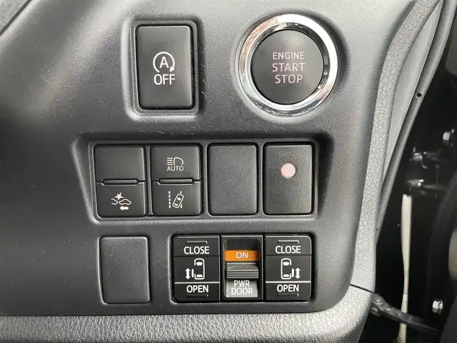 トヨタ ノア Si ダブルバイビーⅡ 滋賀県 2019(令1)年 6.4万km ブラック 禁煙車/純正10型ナビ/CD.DVD.Bluetooth.フルセグ/バックカメラ/12.1型フリップダウンモニター/トヨタセーフティセンス/・プリクラッシュセーフティ/・レーンディパーチャーアラート/・オートマチックハイビーム/クルーズコントロール/LEDヘッドライト/オートライト/ハーフレザーシート/両側パワースライドドア/ビルトインETC2.0/純正前方ドライブレコーダー/テレビキャンセラー/アイドリングストップ/クリアランスソナー