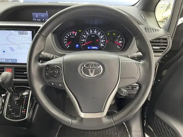 トヨタ ノア Si ダブルバイビーⅡ 滋賀県 2019(令1)年 6.4万km ブラック 禁煙車/純正10型ナビ/CD.DVD.Bluetooth.フルセグ/バックカメラ/12.1型フリップダウンモニター/トヨタセーフティセンス/・プリクラッシュセーフティ/・レーンディパーチャーアラート/・オートマチックハイビーム/クルーズコントロール/LEDヘッドライト/オートライト/ハーフレザーシート/両側パワースライドドア/ビルトインETC2.0/純正前方ドライブレコーダー/テレビキャンセラー/アイドリングストップ/クリアランスソナー