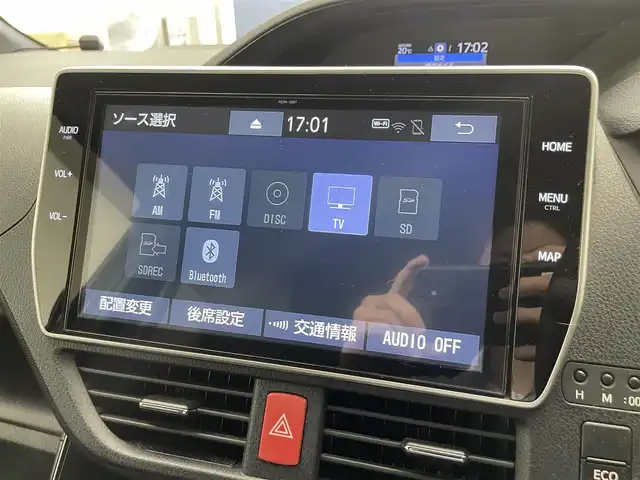 トヨタ ノア Si ダブルバイビーⅡ 滋賀県 2019(令1)年 6.4万km ブラック 禁煙車/純正10型ナビ/CD.DVD.Bluetooth.フルセグ/バックカメラ/12.1型フリップダウンモニター/トヨタセーフティセンス/・プリクラッシュセーフティ/・レーンディパーチャーアラート/・オートマチックハイビーム/クルーズコントロール/LEDヘッドライト/オートライト/ハーフレザーシート/両側パワースライドドア/ビルトインETC2.0/純正前方ドライブレコーダー/テレビキャンセラー/アイドリングストップ/クリアランスソナー