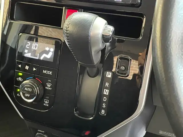トヨタ タンク カスタムG S 岩手県 2017(平29)年 8.1万km パールホワイトⅢ ４WD/ワンオーナー/モデリスタアルミホイール/全方位カメラ/寒冷地仕様/シートヒーター/両側パワースライドドア/スマートアシスト/衝突被害軽減ブレーキ/誤発進抑制機能/クルーズコントロール/レーンアシスト/横滑り防止装置/アイドリングストップ/ドライブレコーダー/ETC/ステアリングスイッチ/ロールサンシェード/シートバックテーブル/スペアキー