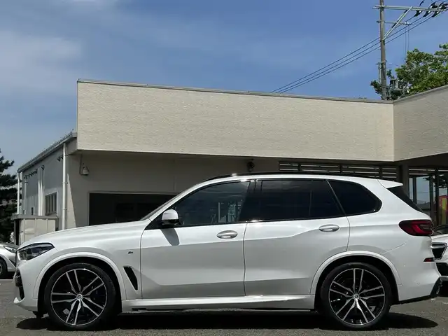 ＢＭＷ ＢＭＷ Ｘ５ xDrive 40d Mスポーツ 宮城県 2023(令5)年 1.1万km ミネラルホワイト ワンオーナー/純正メーカーナビ（FM:AM:TV:BT：USBポート）//バーチャルコックピット//ドラレコ前後//スマートキー//サンルーフ//オートクルーズコントロール//ＨＤＣ//360°ビュー//3Dビュー//ETC//純正オーディオｈａｒｍａｎ　ｋａｒｄｏｎ//純正メモリナビ（ＦＭ，ＡＭ，ＢＴ）//フルセグテレビ//アダプティブエアサス//アイドリングストップ//プッシュスタート//全席ヒートシート　パワーシート//D/Nエアーシート//インテリジェントセーフティ//温度調整機能付きドリンクホルダー//USBポート//横滑り防止機能//D/Nマッサージシート//パーキングアシスト//スマホ充電トレイ