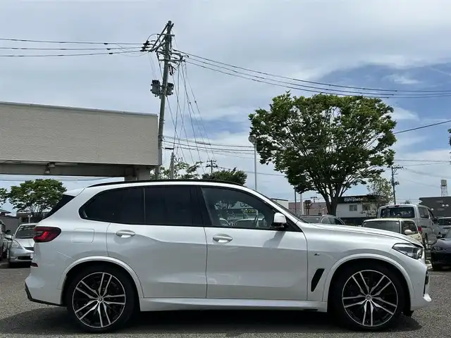 ＢＭＷ ＢＭＷ Ｘ５ xDrive 40d Mスポーツ 宮城県 2023(令5)年 1.1万km ミネラルホワイト ワンオーナー/純正メーカーナビ（FM:AM:TV:BT：USBポート）//バーチャルコックピット//ドラレコ前後//スマートキー//サンルーフ//オートクルーズコントロール//ＨＤＣ//360°ビュー//3Dビュー//ETC//純正オーディオｈａｒｍａｎ　ｋａｒｄｏｎ//純正メモリナビ（ＦＭ，ＡＭ，ＢＴ）//フルセグテレビ//アダプティブエアサス//アイドリングストップ//プッシュスタート//全席ヒートシート　パワーシート//D/Nエアーシート//インテリジェントセーフティ//温度調整機能付きドリンクホルダー//USBポート//横滑り防止機能//D/Nマッサージシート//パーキングアシスト//スマホ充電トレイ