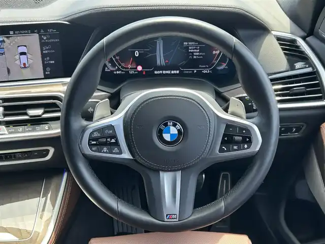 ＢＭＷ ＢＭＷ Ｘ５ xDrive 40d Mスポーツ 宮城県 2023(令5)年 1.1万km ミネラルホワイト ワンオーナー/純正メーカーナビ（FM:AM:TV:BT：USBポート）//バーチャルコックピット//ドラレコ前後//スマートキー//サンルーフ//オートクルーズコントロール//ＨＤＣ//360°ビュー//3Dビュー//ETC//純正オーディオｈａｒｍａｎ　ｋａｒｄｏｎ//純正メモリナビ（ＦＭ，ＡＭ，ＢＴ）//フルセグテレビ//アダプティブエアサス//アイドリングストップ//プッシュスタート//全席ヒートシート　パワーシート//D/Nエアーシート//インテリジェントセーフティ//温度調整機能付きドリンクホルダー//USBポート//横滑り防止機能//D/Nマッサージシート//パーキングアシスト//スマホ充電トレイ