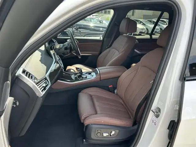 ＢＭＷ ＢＭＷ Ｘ５ xDrive 40d Mスポーツ 宮城県 2023(令5)年 1.1万km ミネラルホワイト ワンオーナー/純正メーカーナビ（FM:AM:TV:BT：USBポート）//バーチャルコックピット//ドラレコ前後//スマートキー//サンルーフ//オートクルーズコントロール//ＨＤＣ//360°ビュー//3Dビュー//ETC//純正オーディオｈａｒｍａｎ　ｋａｒｄｏｎ//純正メモリナビ（ＦＭ，ＡＭ，ＢＴ）//フルセグテレビ//アダプティブエアサス//アイドリングストップ//プッシュスタート//全席ヒートシート　パワーシート//D/Nエアーシート//インテリジェントセーフティ//温度調整機能付きドリンクホルダー//USBポート//横滑り防止機能//D/Nマッサージシート//パーキングアシスト//スマホ充電トレイ