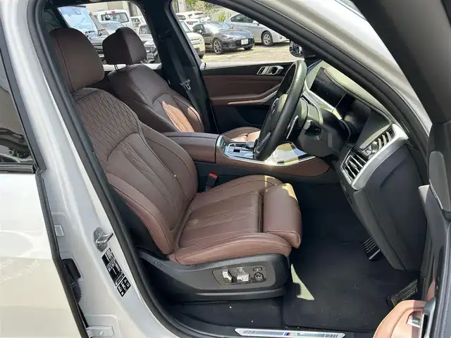 ＢＭＷ ＢＭＷ Ｘ５ xDrive 40d Mスポーツ 宮城県 2023(令5)年 1.1万km ミネラルホワイト ワンオーナー/純正メーカーナビ（FM:AM:TV:BT：USBポート）//バーチャルコックピット//ドラレコ前後//スマートキー//サンルーフ//オートクルーズコントロール//ＨＤＣ//360°ビュー//3Dビュー//ETC//純正オーディオｈａｒｍａｎ　ｋａｒｄｏｎ//純正メモリナビ（ＦＭ，ＡＭ，ＢＴ）//フルセグテレビ//アダプティブエアサス//アイドリングストップ//プッシュスタート//全席ヒートシート　パワーシート//D/Nエアーシート//インテリジェントセーフティ//温度調整機能付きドリンクホルダー//USBポート//横滑り防止機能//D/Nマッサージシート//パーキングアシスト//スマホ充電トレイ