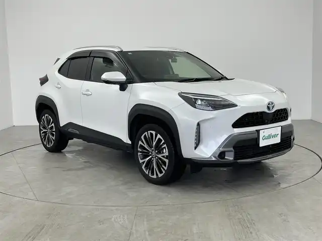 トヨタ ヤリスクロス ハイブリッド Z アドベンチャー 愛知県 2023(令5)年 1.9万km プラチナホワイトパールマイカ メーカー8インチメモリナビ/(BT/FM/AM/Miracast)/全方位バックカメラ/ハーフレザーシート/前席シートヒーター/D席パワーシート/前後ドラレコ/ETC/トヨタセーフティセンス/・レーンキープアシスト/・ブラインドスポットモニター/・クリアランスソナー/・リアクロストラフィックアラート/・パーキングサポートブレーキ/・ロードサインアシスト/PWRモード/エコモード/EVモード/オートブレーキホールド/純正18インチAW/純正フロアマット/純正LEDヘッドライト/ドアバイザー