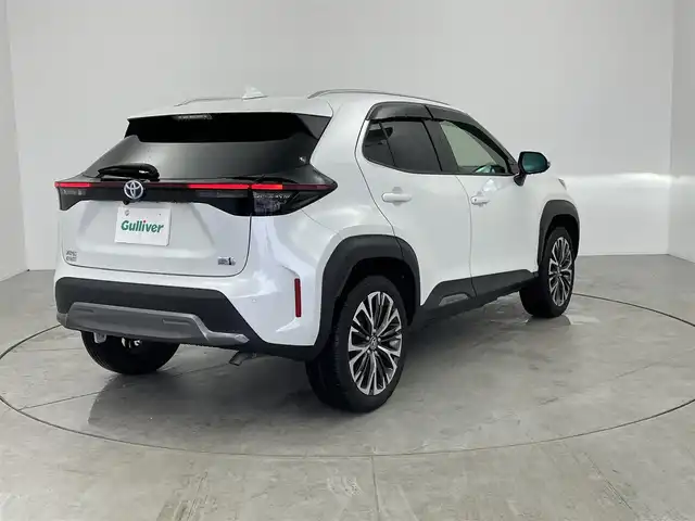トヨタ ヤリスクロス ハイブリッド Z アドベンチャー 愛知県 2023(令5)年 1.9万km プラチナホワイトパールマイカ メーカー8インチメモリナビ/(BT/FM/AM/Miracast)/全方位バックカメラ/ハーフレザーシート/前席シートヒーター/D席パワーシート/前後ドラレコ/ETC/トヨタセーフティセンス/・レーンキープアシスト/・ブラインドスポットモニター/・クリアランスソナー/・リアクロストラフィックアラート/・パーキングサポートブレーキ/・ロードサインアシスト/PWRモード/エコモード/EVモード/オートブレーキホールド/純正18インチAW/純正フロアマット/純正LEDヘッドライト/ドアバイザー