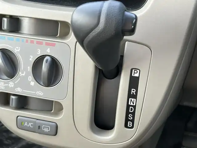 ダイハツ ムーヴ L SA 道南・函館 2013(平25)年 6.3万km ホワイト ・純正ＳＤナビ（Ｂｌｕｅｔｏｏｔｈ、ＣＤ、ＤＶＤ）/・フルセグＴＶ/・衝突軽減ブレーキ/・ＡＢＳ/・横滑り防止装置/・Ｗエアバッグ/・社外アルミスタッドレスタイヤ積み込み/・社外アルミサマータイヤ積み込み