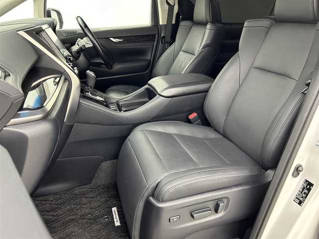 トヨタ アルファード S Cパッケージ 熊本県 2021(令3)年 4万km ホワイトパールクリスタルシャイン 純正ナビ/バックカメラ/ビルトインETC2.0/サンルーフ/モデリスタエアロ/純正フリップダウンモニター/両側パワースライドドア/トヨタセーフティセンス/・プリクラッシュセーフティ/・レーントレーシングアシスト/・パーキングサポートブレーキ/・ロードサインアシスト/・レーダークルーズコントロール/・オートマチックハイビーム/・リアクロストラフィックアラート/・ブラインドスポットモニター/デジタルインナーミラー/レザーシート/シートヒーター・シートベンチレーション/前後ドライブレコーダー