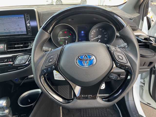 トヨタ Ｃ－ＨＲ G モード ネロ 愛知県 2019(平31)年 6.4万km ホワイトパールクリスタルシャイン TRDエアロ/衝突軽減ブレーキ/レーンキープアシスト/クルーズコントロール/シートヒーター/ナビ・ワンセグTV/バックカメラ/ETC /純正18インチアルミホイール /LEDヘッドライト /オートライト /スマートキー