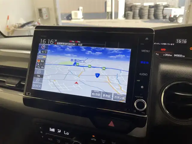 ホンダ Ｎ ＢＯＸ カスタム L スタイル+ブラック 滋賀県 2022(令4)年 4.3万km クリスタルブラックパール 純正８インチナビ/(AM/FM/CD/DVD/Bluetooth/フルセグTV)/バックカメラ/クリアランスソナー/両側パワースライドドア/ETC2.0/ホンダセンシング/・衝突軽減ブレーキ/・誤発進抑制機能・歩行者事故低減ステアリング/・路外逸脱抑制機能/・アダプティブ・クルーズ・コントロール/・車線維持支援システム/・先行車発進お知らせ機能/・標識認識機能　/シートヒーター(D/N)/純正１４インチアルミホイール