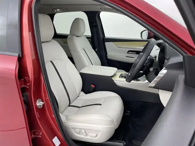 マツダ ＣＸ－６０ XD HV プレミアムモダン 群馬県 2022(令4)年 0.4万km ソウルレッドプレミアムメタリック パノラマサンルーフ /純正12.3インチメーカーナビ/・Bluetooth/USB/HDMI/フルセグTV/・Apple Car Play/Andoroid Auto/360°ビューモニター/BOSEサウンドシステム/白本革シート/パワーシート /シートヒーター/シートベンチレーション/ステアリングヒーター/マツダレーダークルーズコントロール（全車速追従機能付）/スマートブレーキサポート/ハンズフリー機能付パワーリフトゲート/ヘッドアップディスプレイ/ブラインドスポットモニター/LEDヘッドライト/オートライト /オートマチックハイビーム/トノカバー/スマートキー/プッシュスタート