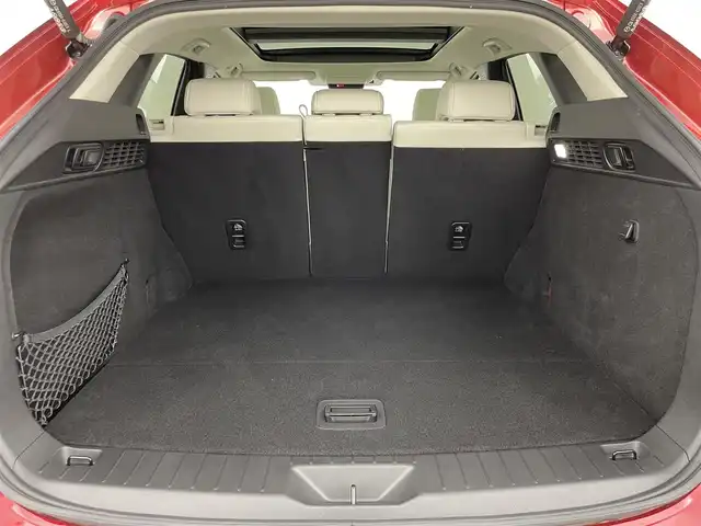 マツダ ＣＸ－６０ XD HV プレミアムモダン 群馬県 2022(令4)年 0.4万km ソウルレッドプレミアムメタリック パノラマサンルーフ /純正12.3インチメーカーナビ/・Bluetooth/USB/HDMI/フルセグTV/・Apple Car Play/Andoroid Auto/360°ビューモニター/BOSEサウンドシステム/白本革シート/パワーシート /シートヒーター/シートベンチレーション/ステアリングヒーター/マツダレーダークルーズコントロール（全車速追従機能付）/スマートブレーキサポート/ハンズフリー機能付パワーリフトゲート/ヘッドアップディスプレイ/ブラインドスポットモニター/LEDヘッドライト/オートライト /オートマチックハイビーム/トノカバー/スマートキー/プッシュスタート