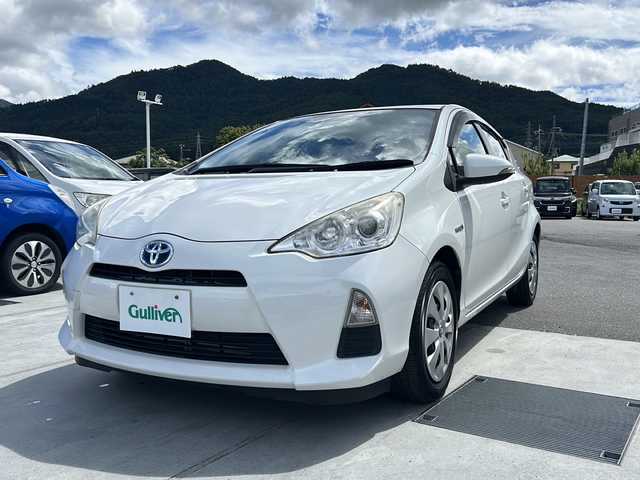 トヨタ アクア 山梨県 2012(平24)年 6.8万km ライムホワイトパールクリスタルシャイン 社外ナビ/バックカメラ/TV/CD/DVD/BT/USB/ETC/スマートキー/スペアキー1本/オートライト/アイドリングストップ/ドライブレコーダー