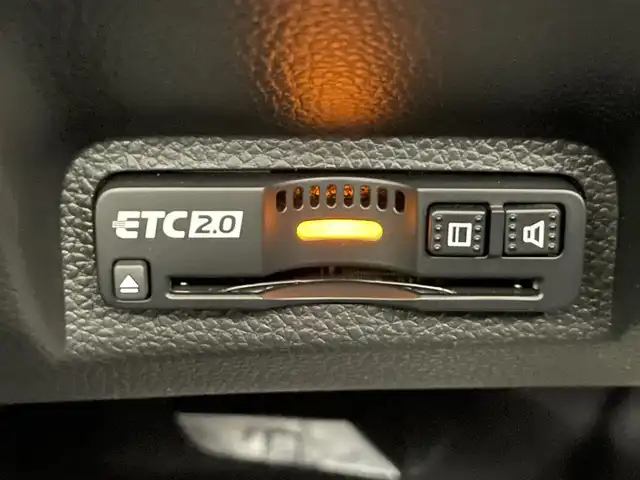 ホンダ ヴェゼル ハイブリッド e:HEV Z 愛知県 2025(令7)年 0.1千km プラチナホワイトパール 登録済未使用車　純正９型DA　BSM　追従クルコン　黒ハーフレザー　フルセグ　ETC２．０　ホンダセンシング　バックカメラ　パドルシフト　シートヒーター　ステアリングヒーター　ワイヤレス充電　禁煙車　コーナーセンサー　USB　LEDライト　フォグ　プッシュスタート　スマートキー