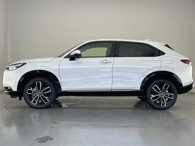 ホンダ ヴェゼル ハイブリッド e:HEV Z 愛知県 2025(令7)年 0.1千km プラチナホワイトパール 登録済未使用車　純正９型DA　BSM　追従クルコン　黒ハーフレザー　フルセグ　ETC２．０　ホンダセンシング　バックカメラ　パドルシフト　シートヒーター　ステアリングヒーター　ワイヤレス充電　禁煙車　コーナーセンサー　USB　LEDライト　フォグ　プッシュスタート　スマートキー