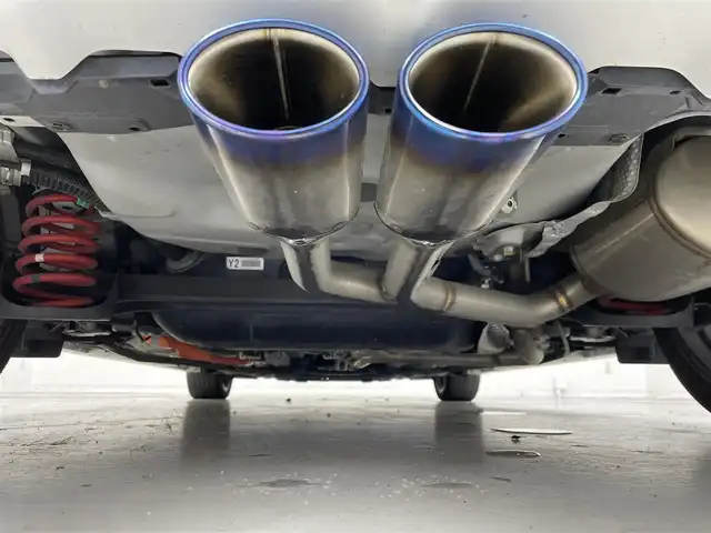 トヨタ アクア G GRスポーツ 17インチPKG 茨城県 2019(令1)年 3.7万km ホワイトパールクリスタルシャイン 純正9型ナビ/バックカメラ/フルセグ/衝突被害軽減ブレーキ/車線逸脱抑制装置/クルーズコントロール/オートマチックハイビーム/社外マフラー/ETC2.0/ドラレコ/シートヒーター/純正17インチAW/LEDヘッドライト/スマートキー