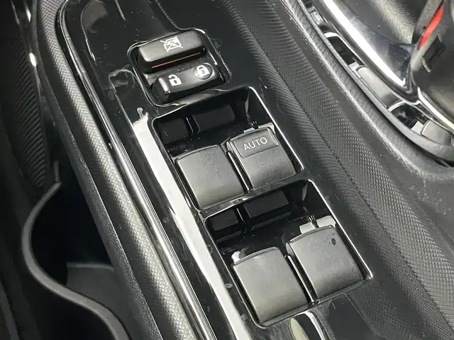 トヨタ アクア G GRスポーツ 17インチPKG 茨城県 2019(令1)年 3.7万km ホワイトパールクリスタルシャイン 純正9型ナビ/バックカメラ/フルセグ/衝突被害軽減ブレーキ/車線逸脱抑制装置/クルーズコントロール/オートマチックハイビーム/社外マフラー/ETC2.0/ドラレコ/シートヒーター/純正17インチAW/LEDヘッドライト/スマートキー