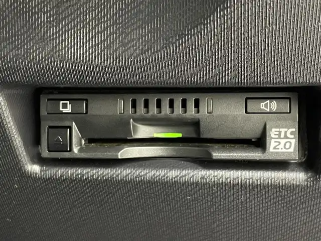 トヨタ アクア G GRスポーツ 17インチPKG 茨城県 2019(令1)年 3.7万km ホワイトパールクリスタルシャイン 純正9型ナビ/バックカメラ/フルセグ/衝突被害軽減ブレーキ/車線逸脱抑制装置/クルーズコントロール/オートマチックハイビーム/社外マフラー/ETC2.0/ドラレコ/シートヒーター/純正17インチAW/LEDヘッドライト/スマートキー
