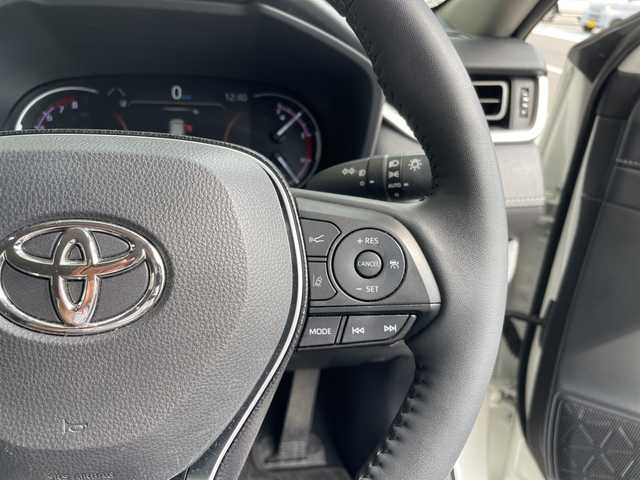 トヨタ ＲＡＶ４ G 愛知県 2020(令2)年 5.7万km ホワイトパールクリスタルシャイン モデリスタエアロ/純正ナビ/レーダークルーズコントロール/シートヒーター/バックカメラ/電動リアゲート/パワーシート/コーナーセンサー/純正アルミホイール/ブラインドスポットモニター/ルーフレール/LEDヘッドライト/ステアリングヒーター/オートマチックハイビーム/ドライブレコーダー/ETC/衝突軽減システム/フルセグ/CD DVD/Bluetooth/ステアリングスイッチ/スマートキー/プッシュスタート
