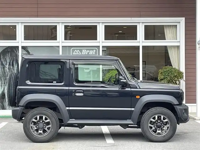 スズキ ジムニー シエラ JC 栃木県 2021(令3)年 6.2万km ブルーイッシュブラックパール3 【4WD】/Stradaナビ(フルセグTV/DVD/CD/Bluetooth)/バックカメラ/ドアバイザー/フロアマット/クルーズコントロール/LEDヘッドランプ/オートライト/オートハイビーム/フロントフォグランプ