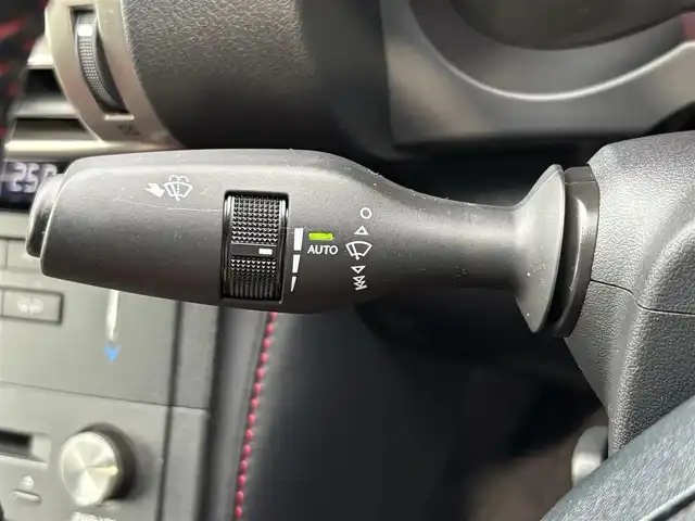 レクサス ＩＳ 300h Fスポーツ 滋賀県 2015(平27)年 4.4万km ホワイトノーヴァガラスフレーク 純正ナビ/【Bluetooth/CD/DVD/フルセグTV】/バックカメラ/ETC/前後ドラレコ/赤レザーシート/パワーシート/シートヒーター/ベンチレーション/衝突軽減システム/クルーズコントロール/LEDヘッドライト/クリアランスソナー