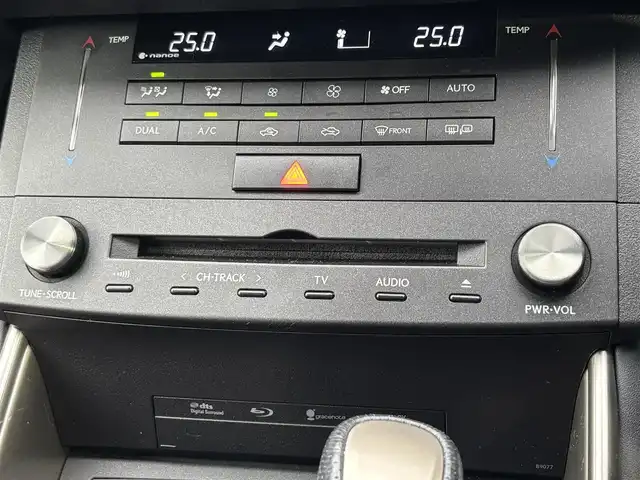 レクサス ＩＳ 300h Fスポーツ 滋賀県 2015(平27)年 4.4万km ホワイトノーヴァガラスフレーク 純正ナビ/【Bluetooth/CD/DVD/フルセグTV】/バックカメラ/ETC/前後ドラレコ/赤レザーシート/パワーシート/シートヒーター/ベンチレーション/衝突軽減システム/クルーズコントロール/LEDヘッドライト/クリアランスソナー