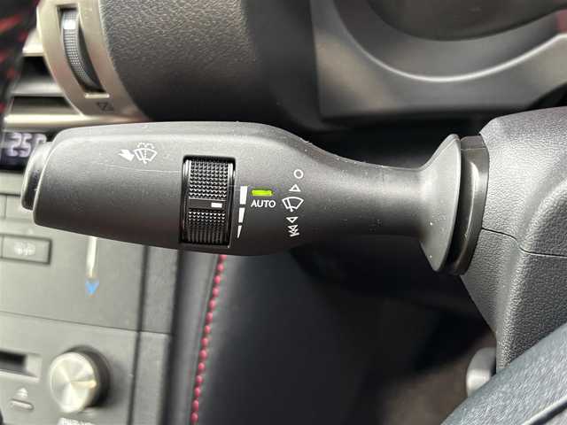 レクサス ＩＳ 300h Fスポーツ 滋賀県 2015(平27)年 4.4万km ホワイトノーヴァガラスフレーク 純正ナビ/【Bluetooth/CD/DVD/フルセグTV】/バックカメラ/ETC/前後ドラレコ/赤レザーシート/パワーシート/シートヒーター/ベンチレーション/衝突軽減システム/クルーズコントロール/LEDヘッドライト/クリアランスソナー