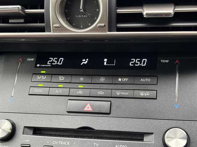 レクサス ＩＳ 300h Fスポーツ 滋賀県 2015(平27)年 4.4万km ホワイトノーヴァガラスフレーク 純正ナビ/【Bluetooth/CD/DVD/フルセグTV】/バックカメラ/ETC/前後ドラレコ/赤レザーシート/パワーシート/シートヒーター/ベンチレーション/衝突軽減システム/クルーズコントロール/LEDヘッドライト/クリアランスソナー